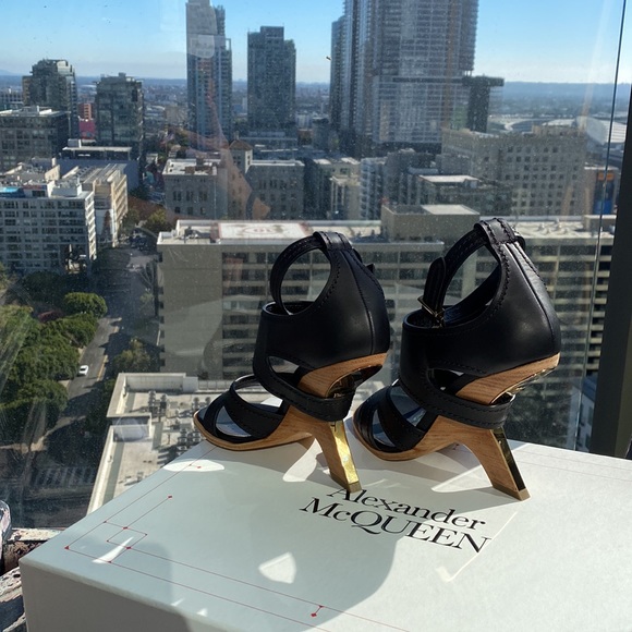 Alexander McQueen Strappy Heels Structural Sandals with Gold Detailing - Picture 14 of 14